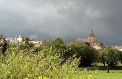 Montuiri vor Wolken