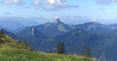 Blick vom Wallberg auf Roßstein und Buchstein